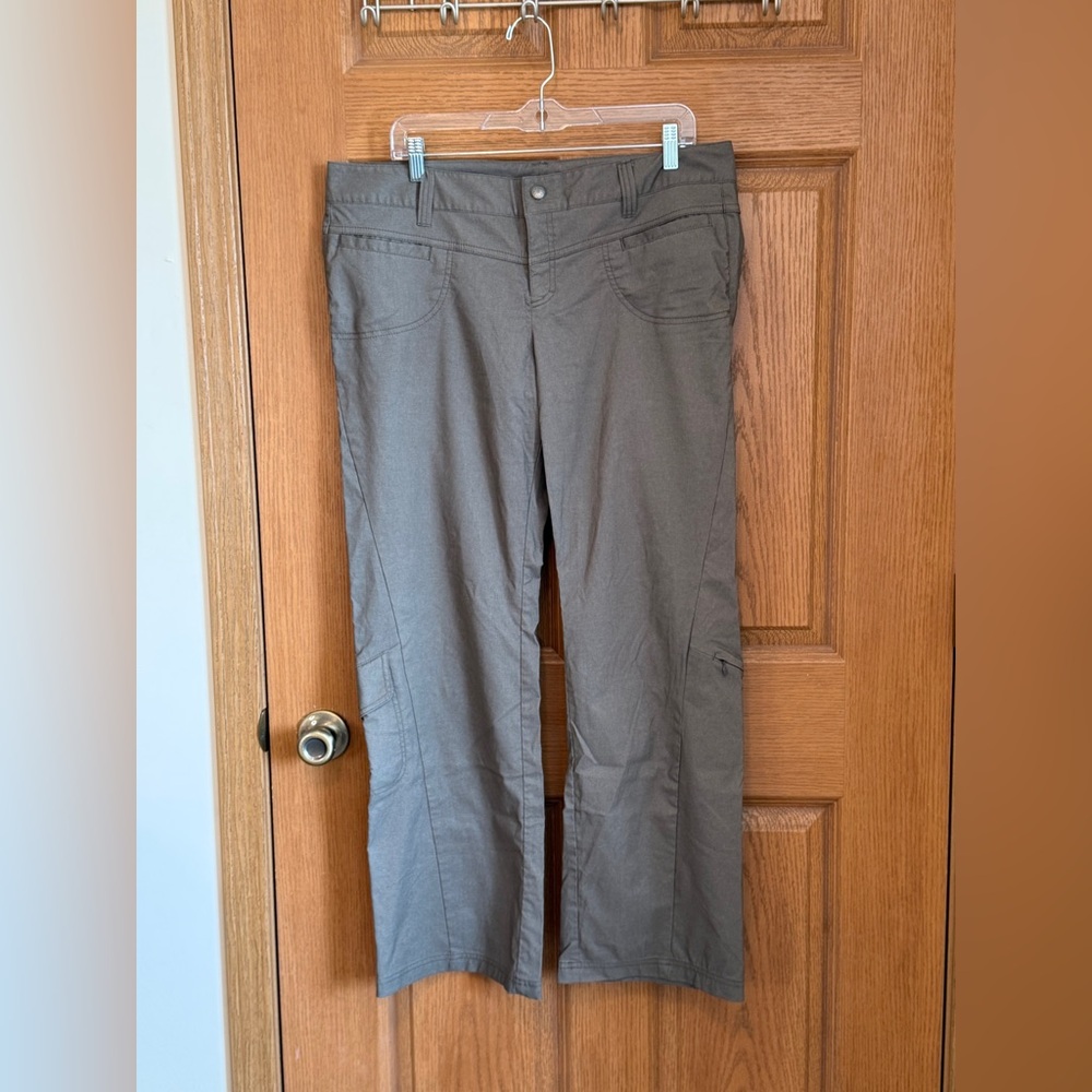 Athleta Dipper Pants Womens 14P Soft Green Low Rise Hiking Utility Athleasure